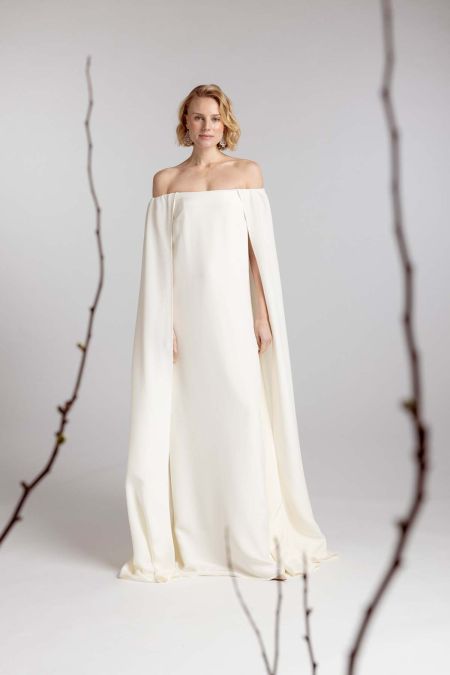 FLORENCE Brautkleid mit Carmenausschnitt und Cape