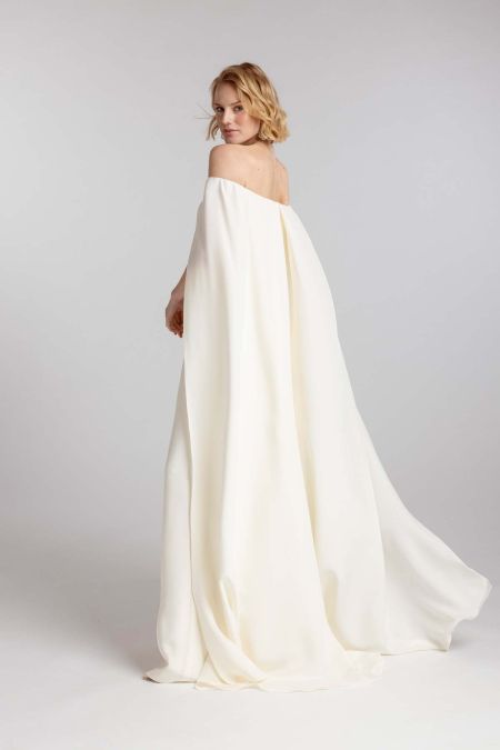 FLORENCE Brautkleid mit Carmenausschnitt und Cape