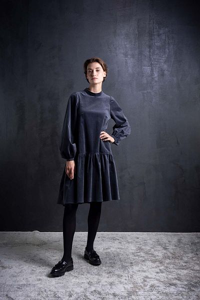 aw25_06 kleid mit volant