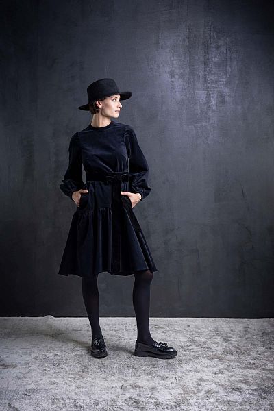 aw25_06 kleid mit volant