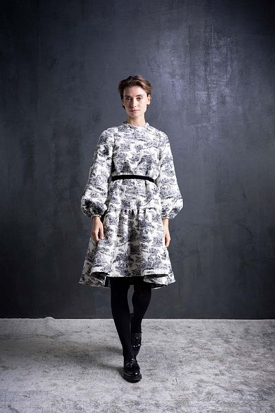 aw25_06 kleid mit volant